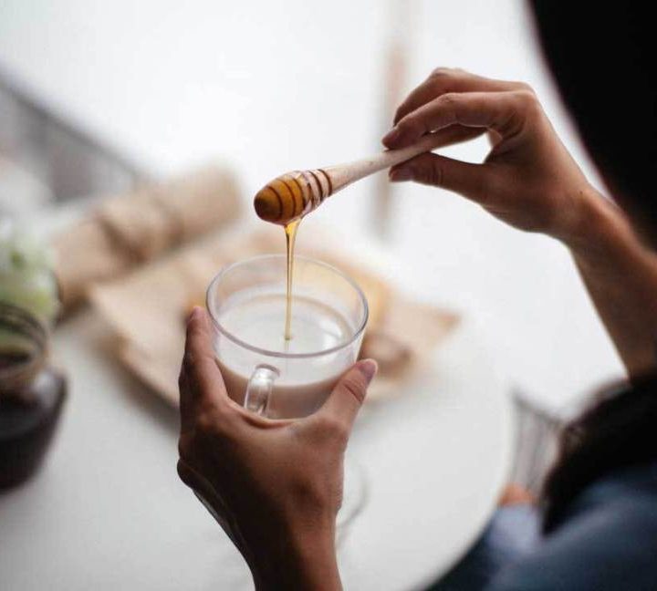 What Is Clover Honey? Uses, Nutrition, and Benefits – Healthline