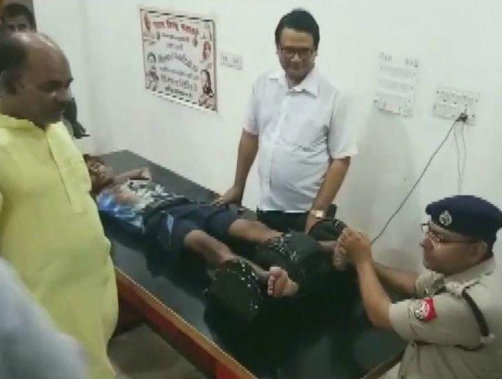 Shamli SP Massages Kanwar Pilgrim’s Feet, Says It’s A Part Of His Duty – Indiatimes.com