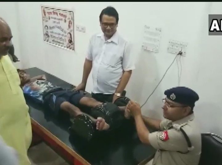 Viral video shows UP cop massaging feet of kanwar pilgrim – Hindustan Times