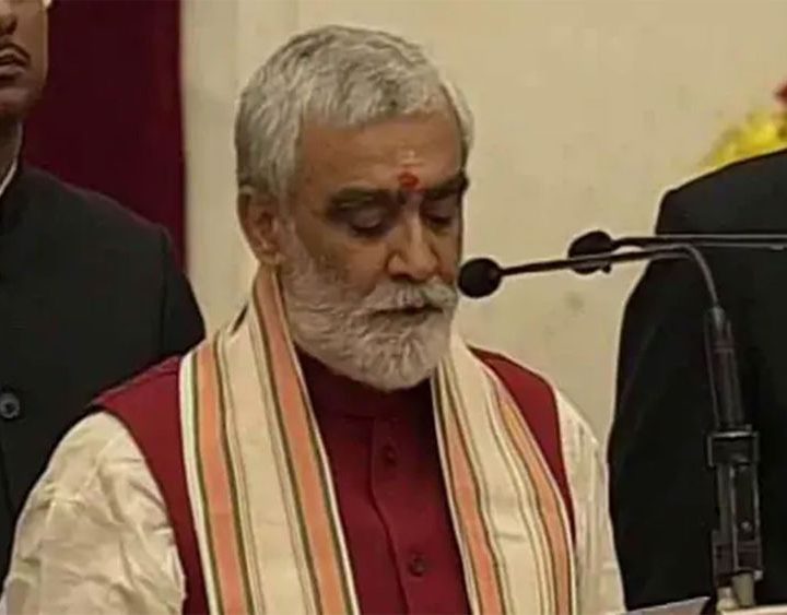 Indian Health Minister Ashwini Kumar Choubey is working on cow urine to prepare medicines – Gulf News