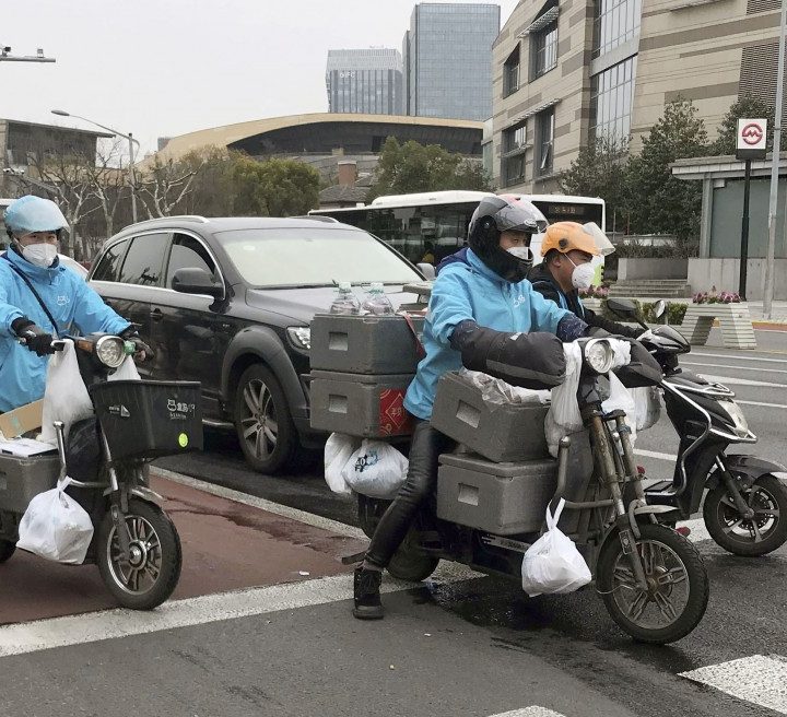 Food deliverers split on whether to wear masks amid virus spread – Kyodo News Plus