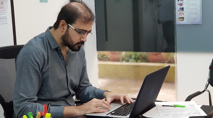 Meet the man who quit his job as an investment banker to help cancer patients in their journey – YourStory